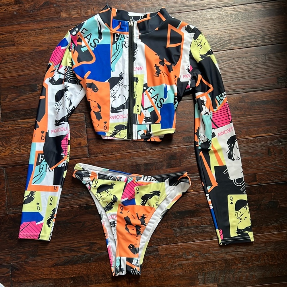 New swimsuit with long sleeves crop top